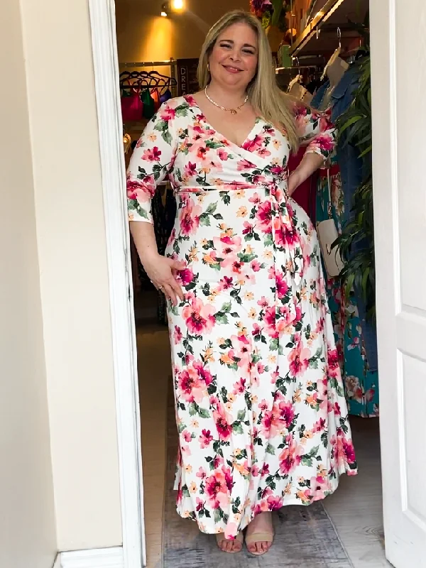 Women's Clothing For Travel Signature Plus Size Maxi Dress in Ivory Blossom